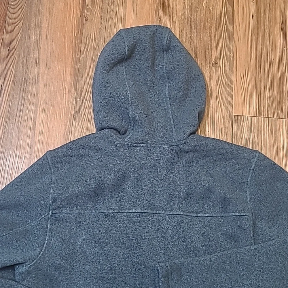 The North Face Gray Hooded Jacket used good condition zise L for‎ men.